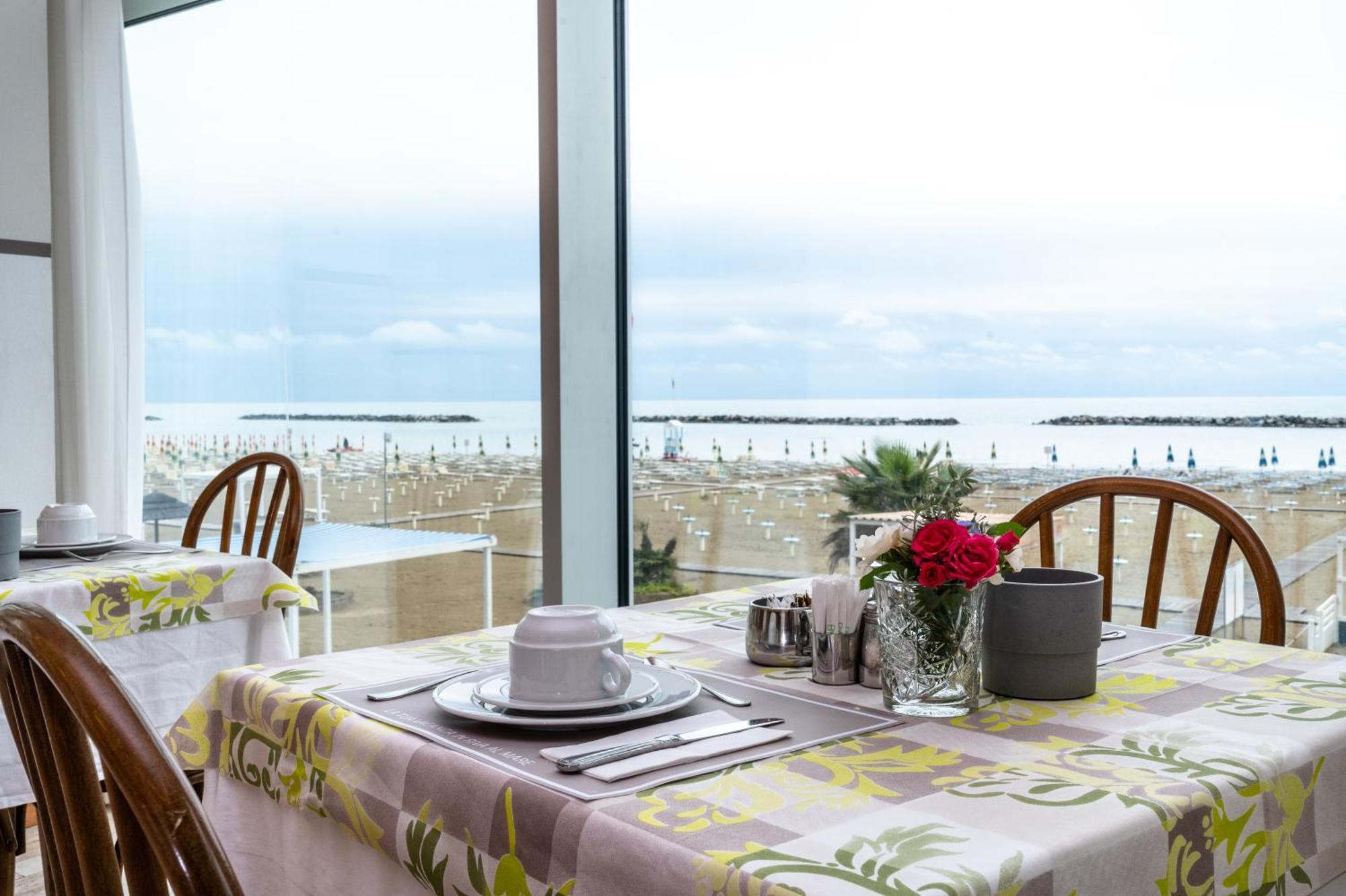 Hotel Globus Bellaria-Igea Marina Exterior foto
